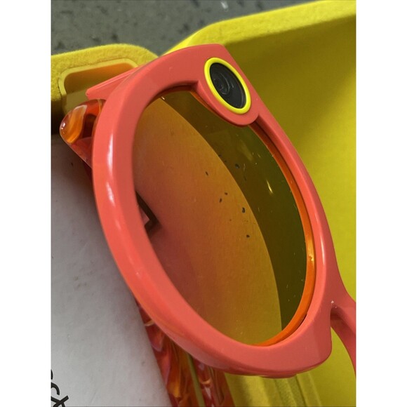 Coral Snapchat Spectacles v1 complete w case and cord turns on - Picture 4 of 11
